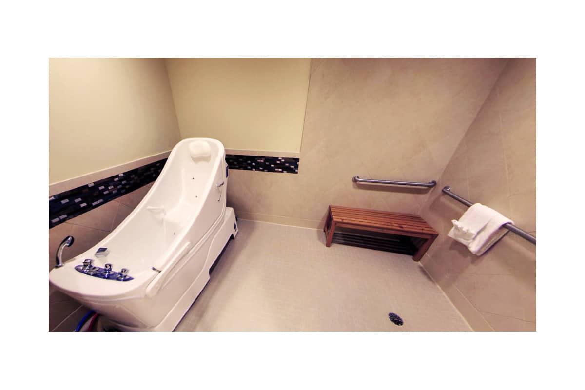 Assisted living tub and bathroom at North Houston Transitional Care