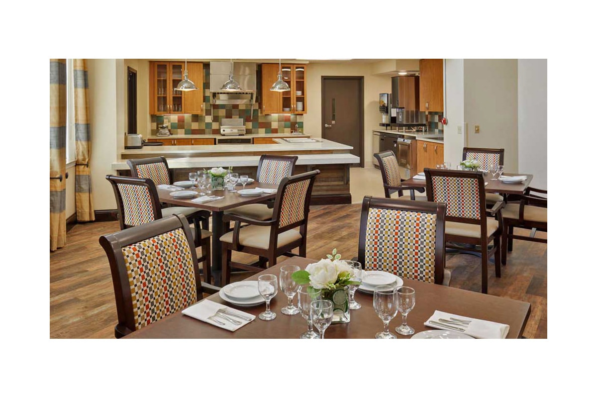 Min dining area of North Houston Transitional Care